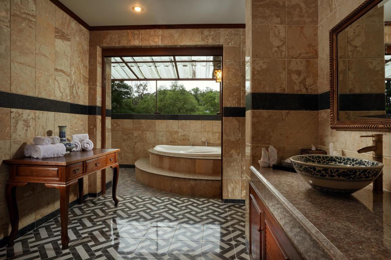 Chinoiserie Collection Resort And Spa Nai Harn Exterior foto